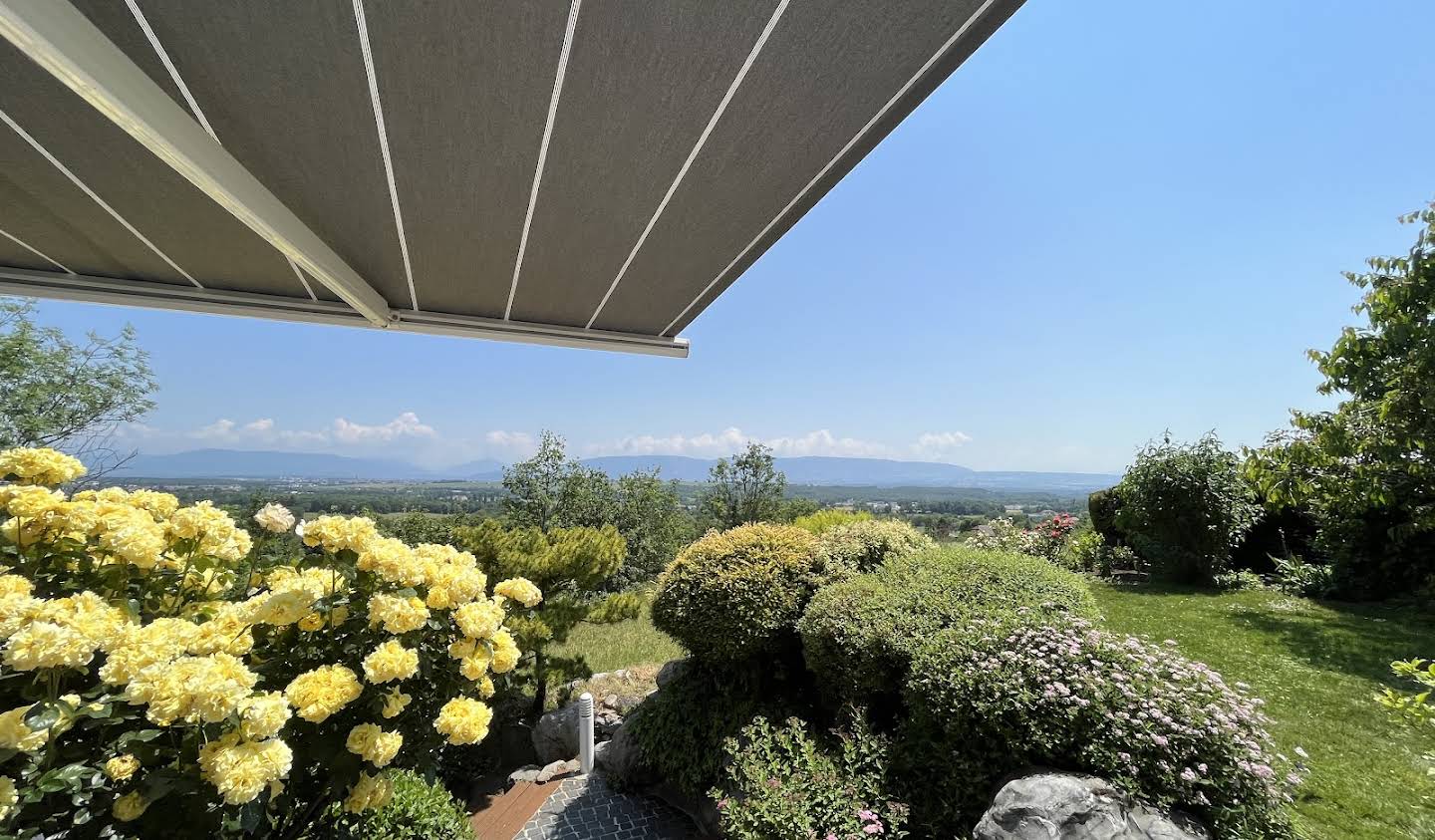 Maison contemporaine avec jardin et terrasse Thoiry