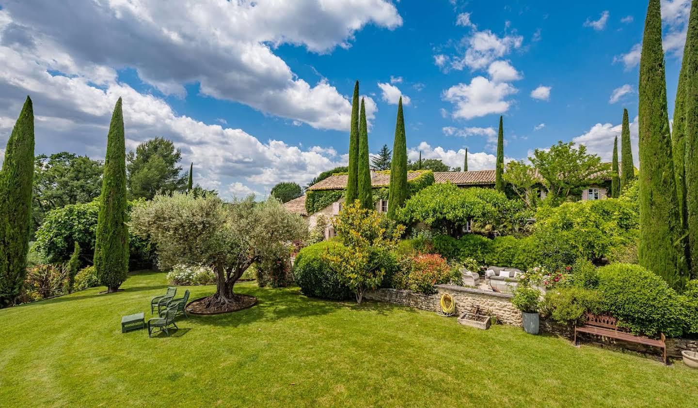 Maison avec piscine et jardin Goult