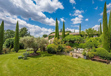 Maison avec piscine et jardin 12