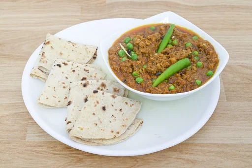 1 Chicken Keema Matar [350 Grams] With 4 Tawa Butter Roti