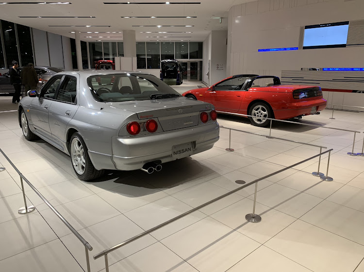 スカイライン GT-Rの横浜ベイブリッジ・夕日と愛車・日産ギャラリー・GTR35・オーテックバージョンR33 GT-Rに関するカスタム事例の投稿画像7枚目