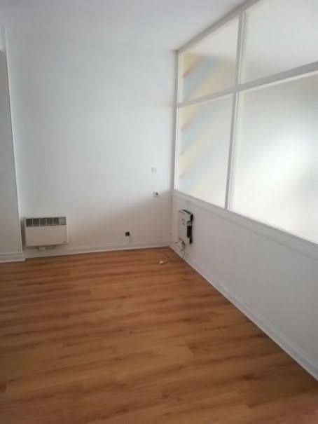 Location  locaux professionnels  75 m² à Boulogne-sur-Mer (62200), 878 €