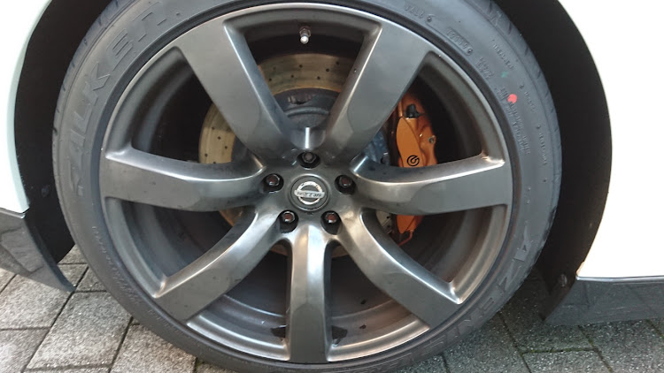 NISSAN GT-Rの洗車した！・地味にコーティング・ホイル洗浄に関するカスタム事例の投稿画像6枚目