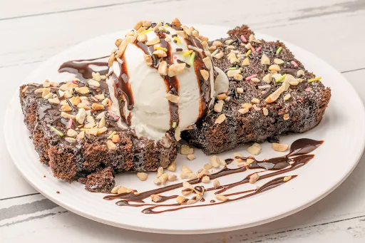 Brownie Delight With Ice Cream Sundae