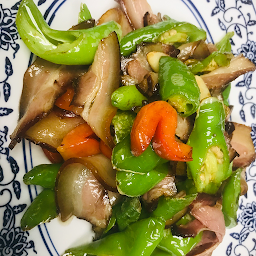 *尖椒回锅腊肉 Stir-Fried Smoky Pork with Fresh Pepper