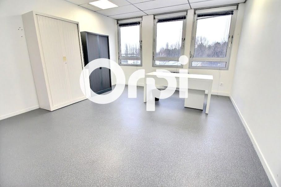 Location  locaux professionnels  21 m² à Ris-Orangis (91130), 490 €