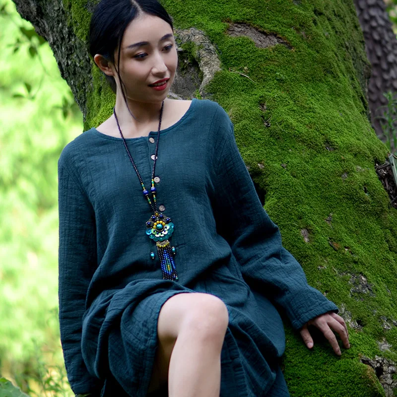 Ženska etno duga ogrlica nakit. Ulepšajte svoj izgled ovom elegantnom i jedinstvenom ogrlicom, savršenom za dodavanje stila vašem izgledu.