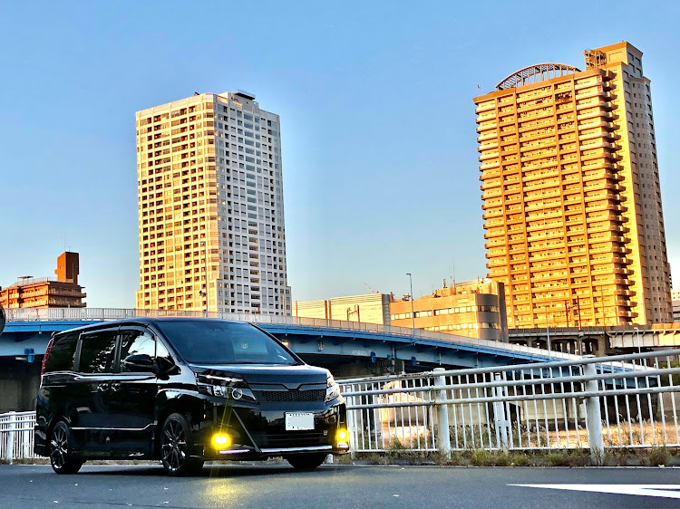 ヴォクシーのGR・仕事終わりのドライブ・品川埠頭・いい天気☀️・写真の撮り方上手くないたいに関するカスタム事例の投稿画像4枚目