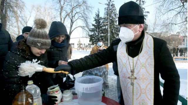 На Водохреще священники освячують воду, яку здавна вважали цілющою