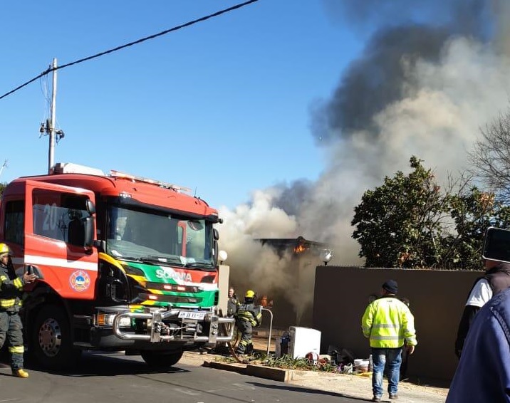 The fire engine arrived after 40 minutes. It took 10 minutes before water could be pumped out.