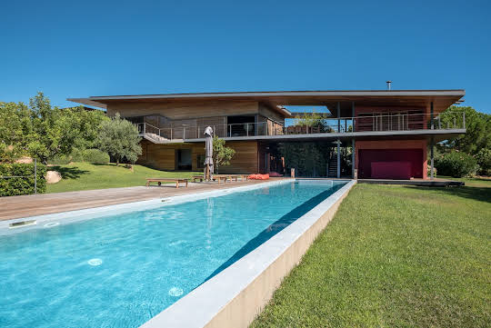 Villa avec piscine et jardin