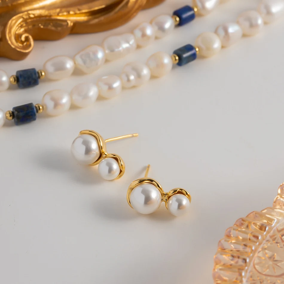 Elegantes pendientes de perlas vintage estilo francés con aguja de plata 925, perfectos para añadir sofisticación y brillo a tu look.