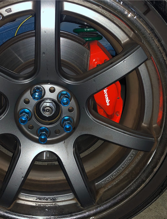 86の4POTキャリパー・ブレンボ・2POTキャリパー・TEINチラ見せに関するカスタム事例の投稿画像2枚目