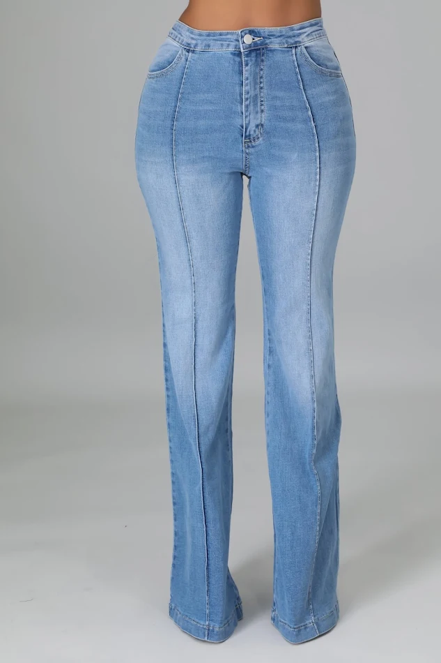 Nieuwe Dames Elastische Uitlopende Opvouwbare Jeans. Comfortabele en stijlvolle jeans met een perfecte pasvorm. Ideaal voor dagelijks gebruik. Bestel nu!