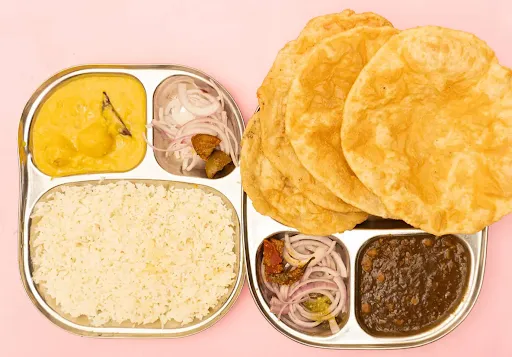 Chole Bhature [4 Bhature] With Kadhi Chawal [Half]