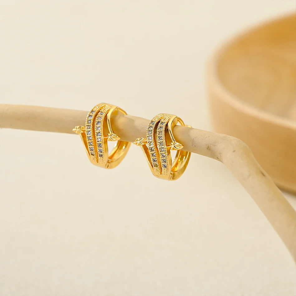 Brincos de ouro com zircônia incrustada, multi-estilos, joia elegante para realçar sua beleza e estilo pessoal.