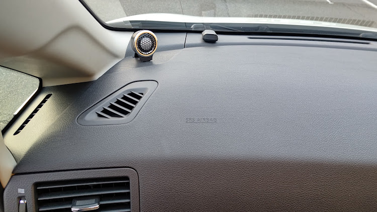 エルグランドのダッシュボードマット・ダッシュボードマット敷いてみた・E52エルグランド・エアコン効率を上げたい・日焼け対策に関するカスタム事例の投稿画像4枚目