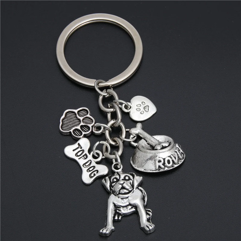 Kleine honden hartvormige sleutelhanger. Een schattig accessoire voor hondenliefhebbers. Laat zien hoeveel je van je hond houdt, met stijl.