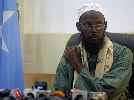 Former al Shabaab leader Mukhtar Robow Abu Mansur attends a news conference in Mogadishu, Somalia August 15, 2017. /REUTERS