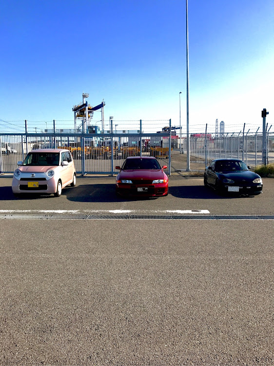 スカイライン GT-Rの霞チューン・四日市霞埠頭・綺麗な埠頭・服装に迷う季節・お尻から申し訳ありませぬに関するカスタム事例の投稿画像2枚目