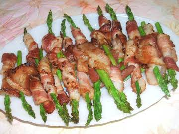 Bacon-asparagus wraps