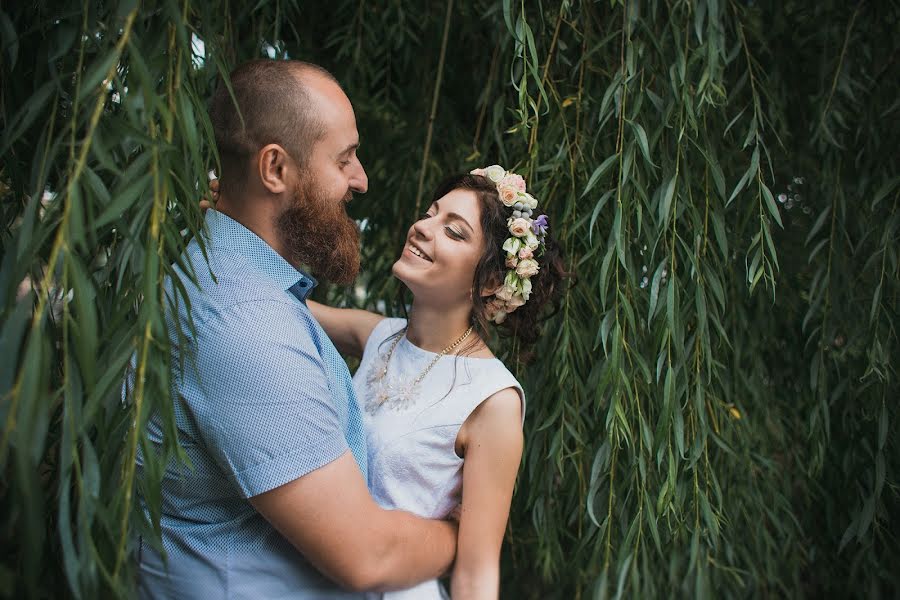 Fotógrafo de casamento Yuliya Bulash (julia-gemini). Foto de 15 de julho 2015