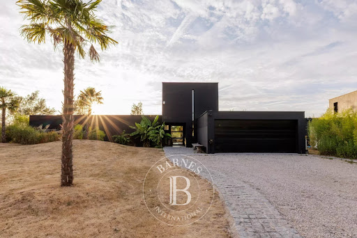 Villa with pool 4