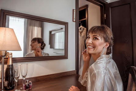 Fotógrafo de casamento Marina Semekhina (msemehina). Foto de 14 de fevereiro 2019