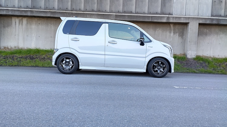 ワゴンRスティングレーのスズキ純正LEDフォグランプ・ハロゲン用フォグランプに関するカスタム事例の投稿画像3枚目