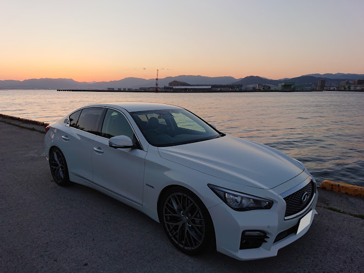 スカイラインの洗車・マスターワークス・夕陽と愛車に関するカスタム事例の投稿画像1枚目