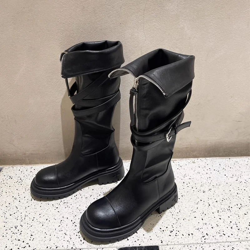 Bottines femme mode à plateforme, boucle et ceinture, en dessous du genou. Polyvalentes et tendance, parfaites pour toutes vos tenues.