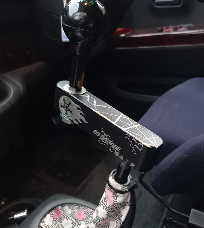 ブーン X4のブーンx4・カスタムペイント・シフトエクステンション・ワンオフ・塗装に関するカスタム事例の投稿画像1枚目
