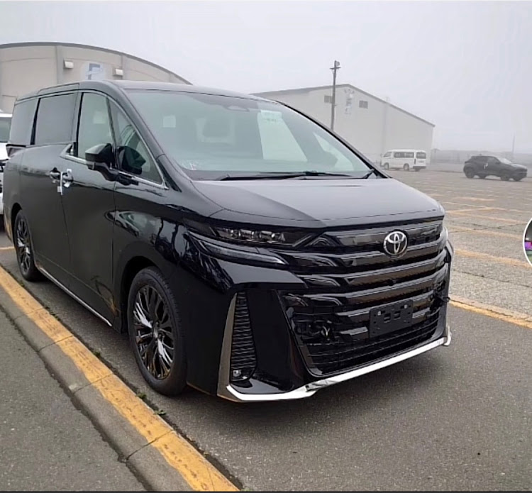 りゅさんが投稿した新型・アルファード・ヴェルファイア・エグゼクティブラウンジ・E-Fourに関するカスタム事例の投稿画像2枚目