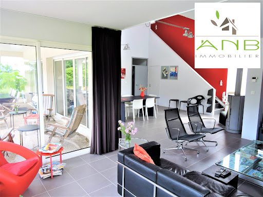 Villa with pool and garden 5