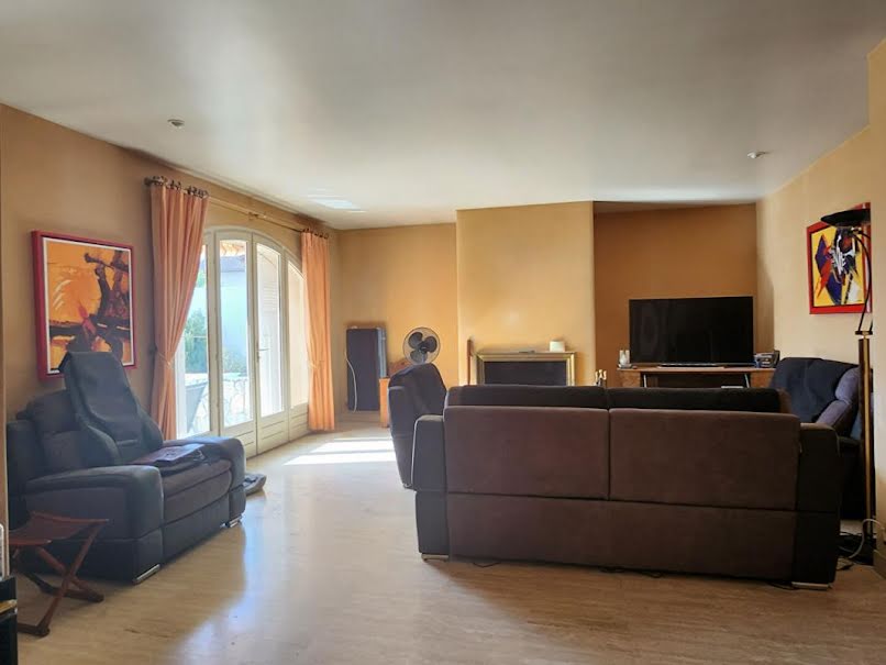 Vente maison 10 pièces 217 m² à La Monnerie-le-Montel (63650), 249 000 €