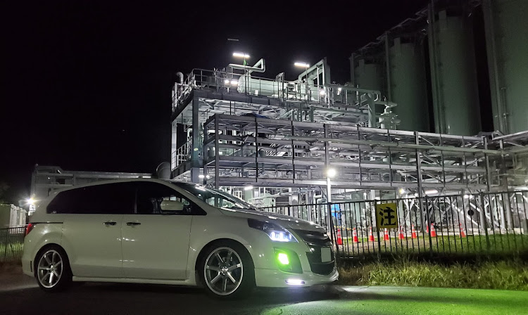 MPVの田舎の工場夜景・新潟◯バン連合協会・撮影許可・・・下りませんでした。・田んぼリフレクション・竜ちゃん。さようなら✋に関するカスタム事例の投稿画像1枚目