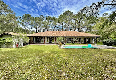 Maison avec piscine et terrasse 15