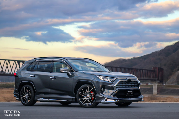 RAV4の車好き・車・愛車・車が好きな人と繋がりたい・車高短に関するカスタム事例の投稿画像1枚目