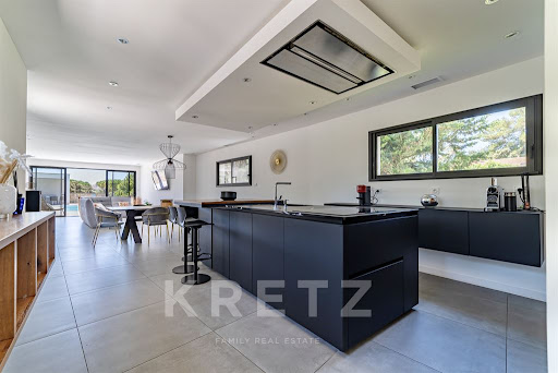 House with pool and terrace 5