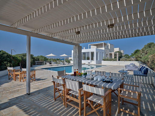 Villa purchase in Paros (Greece) with garden