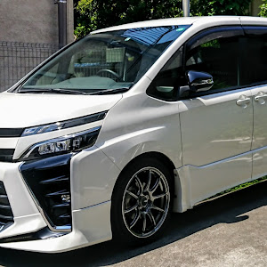 ヴォクシー ZRR80W