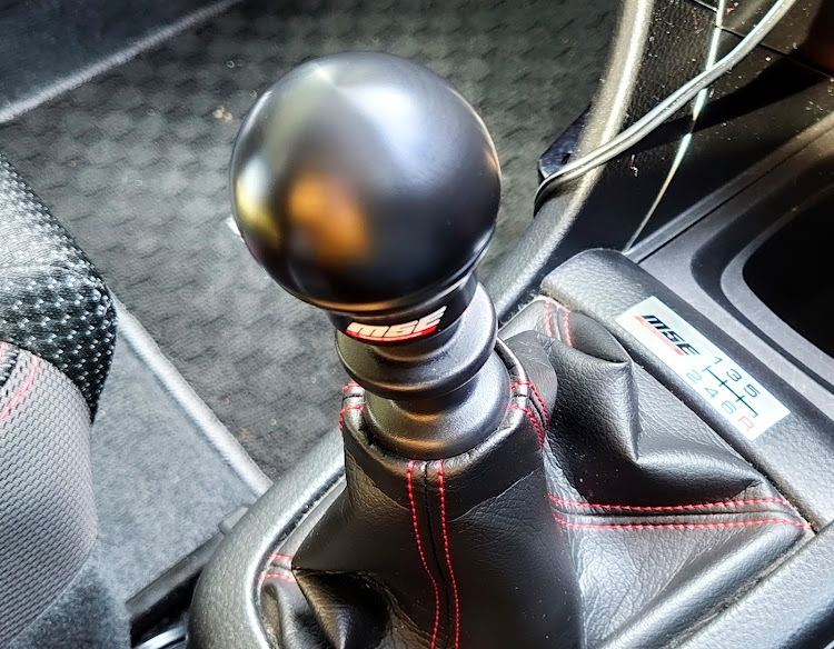 スイフトスポーツの夏タイヤへ交換・monster SPORT シフトノブ・トライフォースカンパニー・サイドエアステップ PRO・サイドステップ装着に関するカスタム事例の投稿画像4枚目