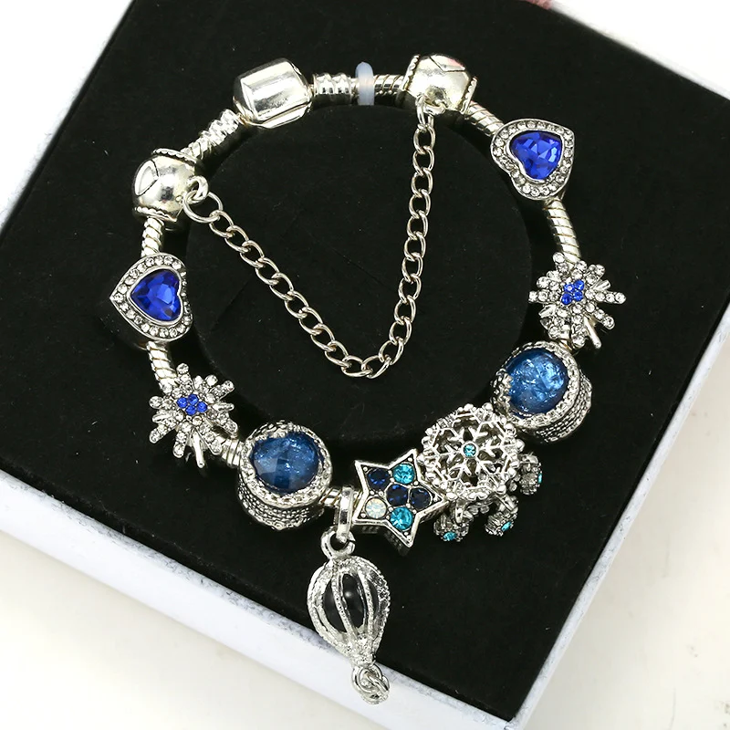 Pulseira feminina Dreamcatcher com estrela, strass e borla, um acessório charmoso e elegante para um visual deslumbrante.