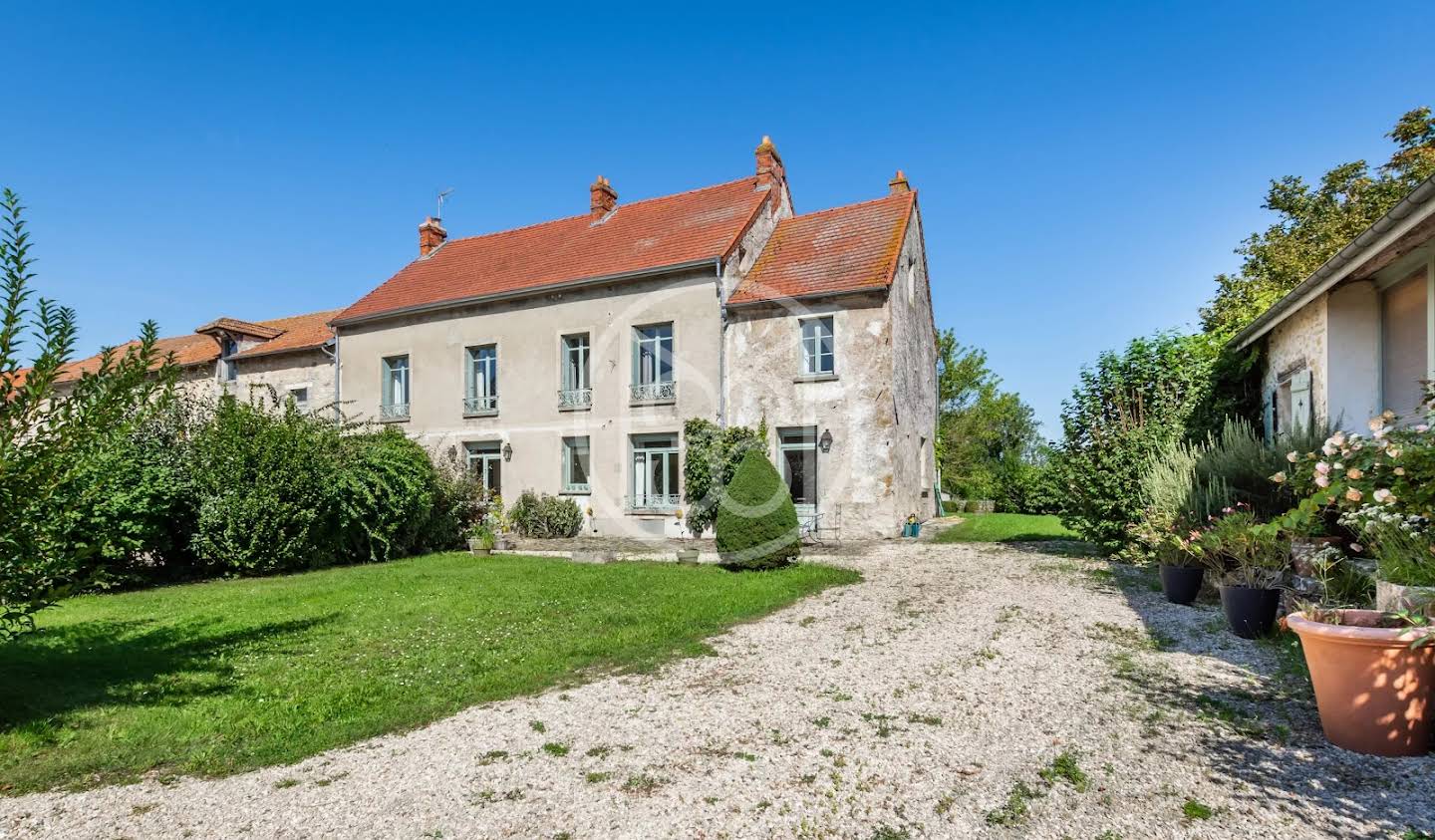 Corps de ferme Chateau-thierry