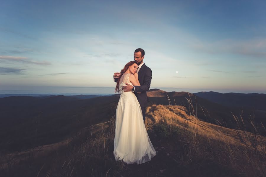 Fotografo di matrimoni Marcin Sidor (fotografiaemocji). Foto del 30 ottobre 2019