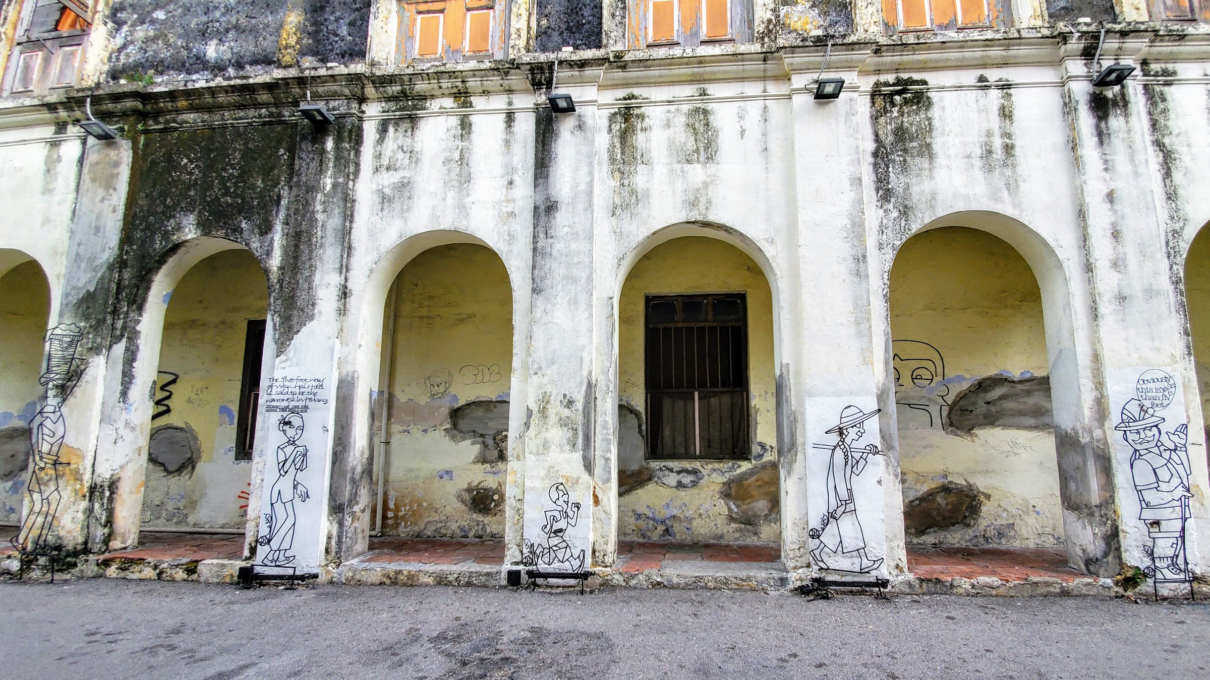 Tips on visiting George Town Street Art: one of the 52 steel rod sculptures as part of Voices of the People. Narrowest Five Foot Way by Julian Kam: The ‘five foot way’ of Wan Hai Hotel shown here is said to be the narrowest in Penang and is obviously not actually five feet across, as the painting cheekily points out.