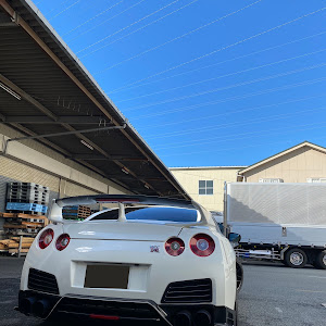 NISSAN GT-R