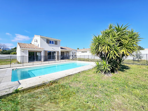 Villa avec piscine et terrasse 1