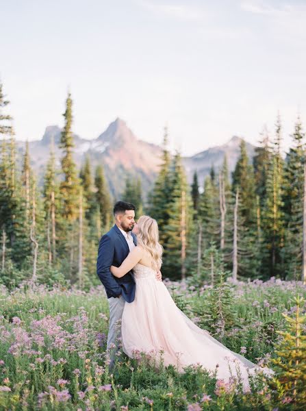 Fotógrafo de casamento Elena Plotnikova (lenaplotnikova). Foto de 6 de novembro 2020