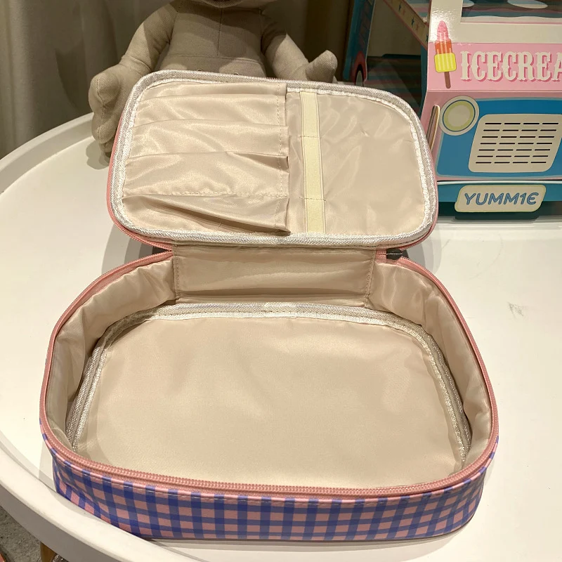 Trousse de maquillage portable Cute Bonbon Girl pour un rangement élégant et pratique de vos cosmétiques, parfaite pour voyager.